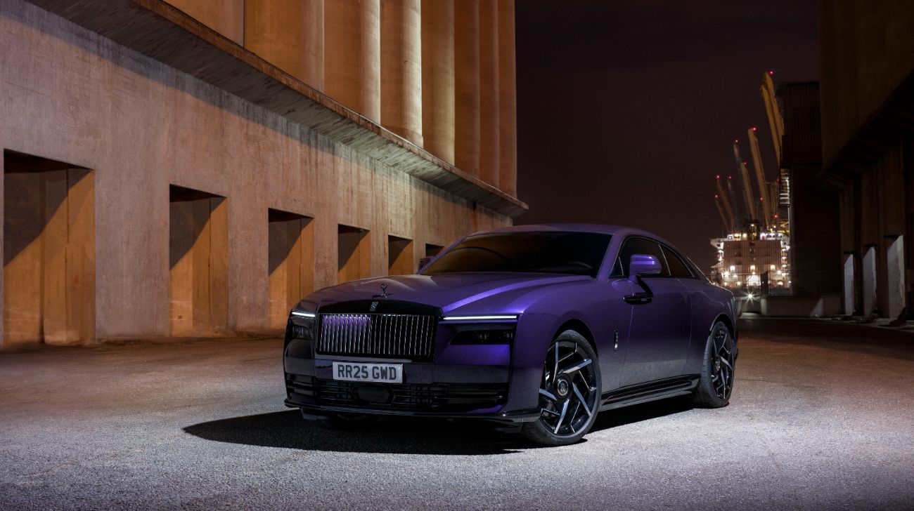 1739960291-1 Rolls Royce Unveils The Black Badge Spectre Design Looks New Car Pur